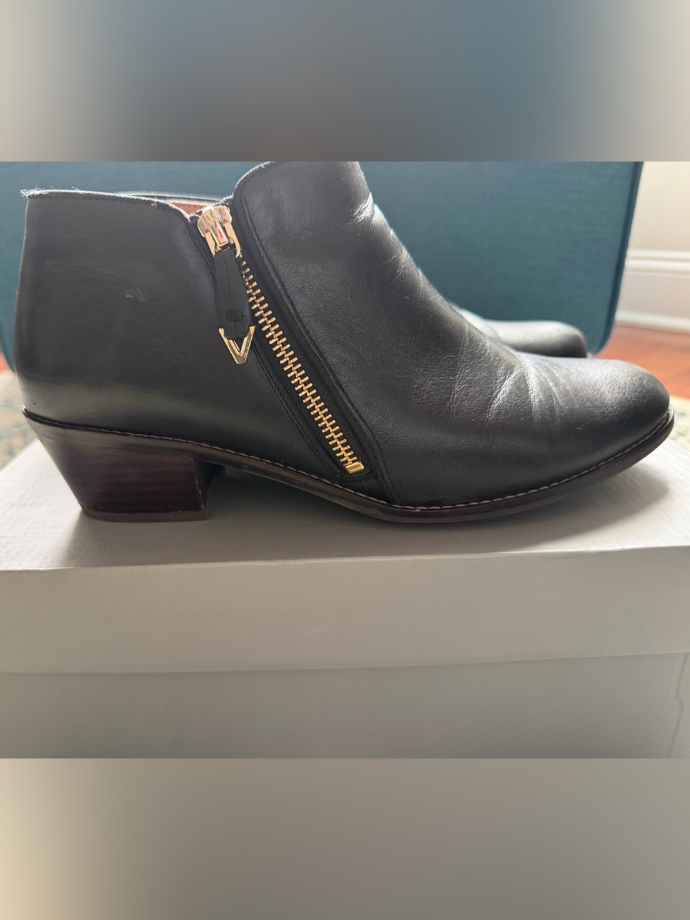 Vionic Joy Jolene Black Leather Ankle Boot with Gold Zipper 9.5